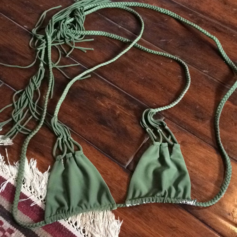 acacia green top
